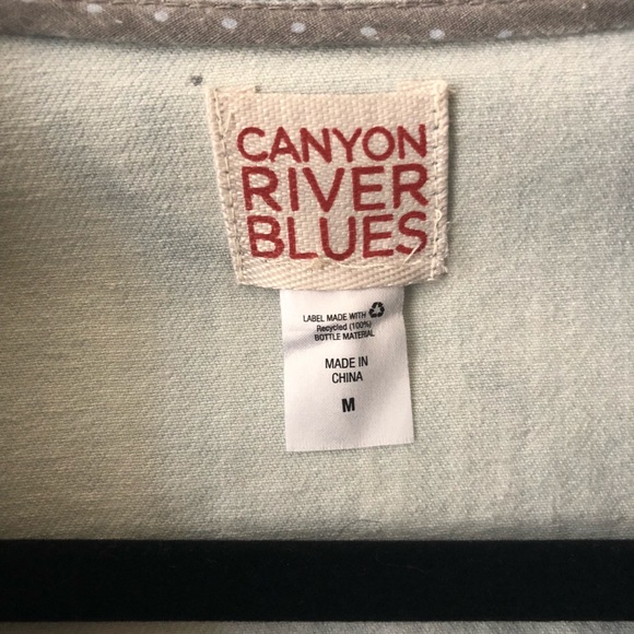 Acid wash 3/4 sleeve jean jacket - Picture 2 of 3